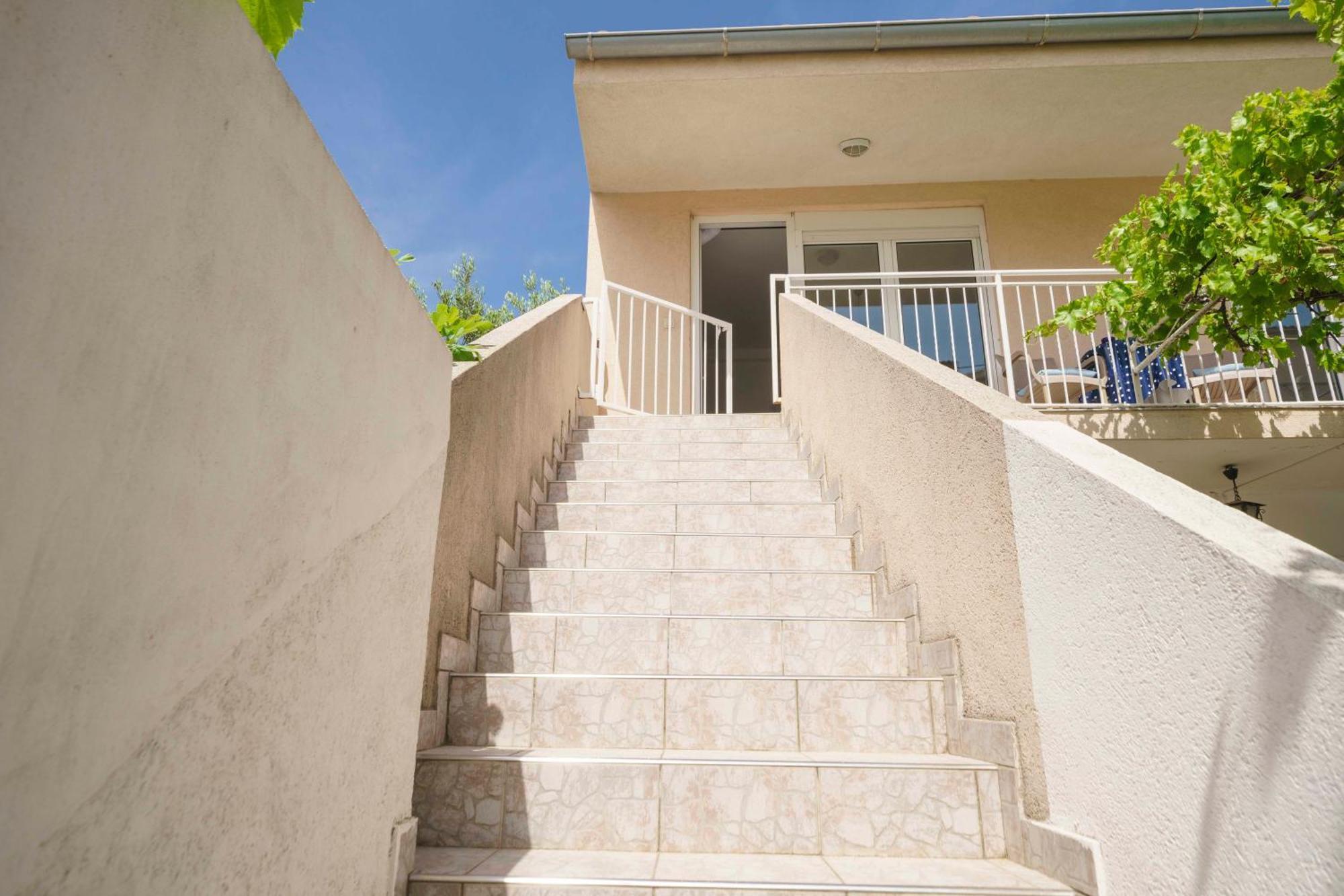 Apartments Vitis - City Centre - Free Parking Vodice Esterno foto